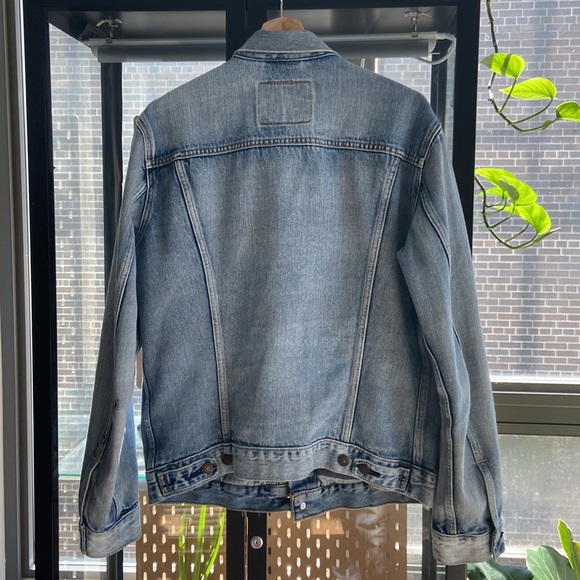 Levi’s trucker jacket - Picture 2 of 3